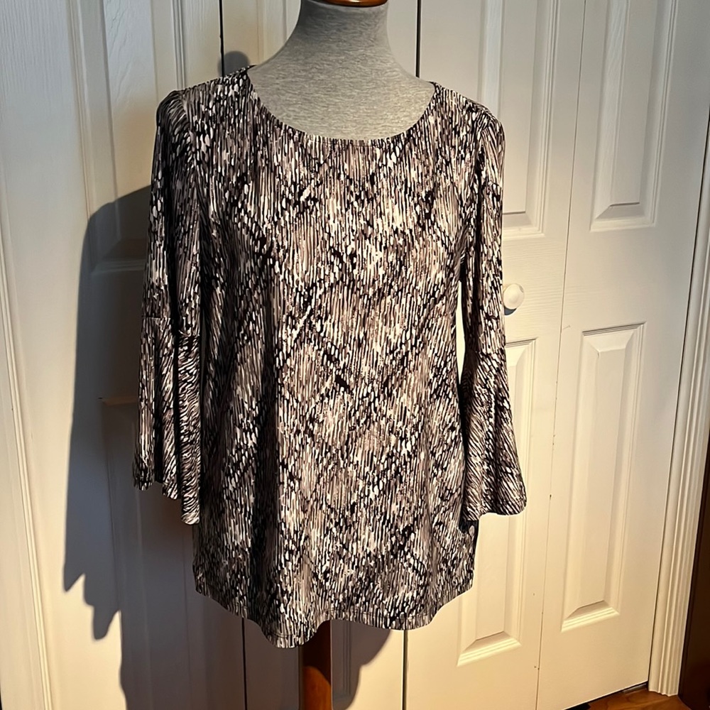 Kasper black, off white, gray with a stripe of silver blouse, size Medium